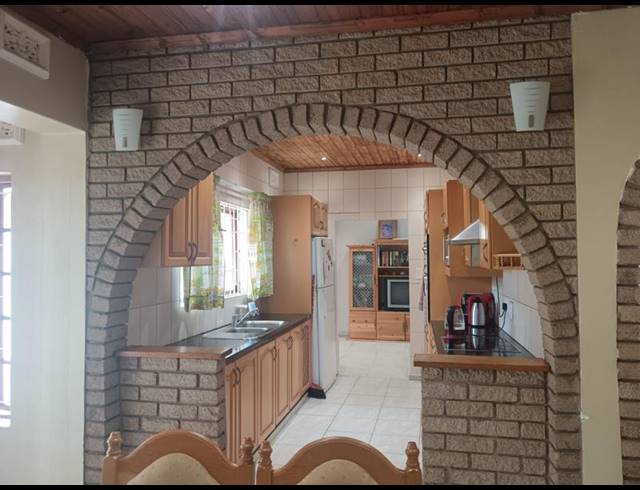 4 BEDROOM HOUSE FOR SALE IN YELLOWWOOD PARK